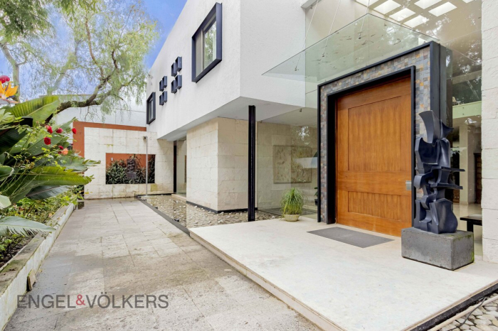 Casa De Lujo En Venta En Jardines Del Pedregal | 4 Recámaras | 1,588 M²