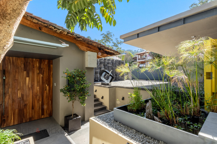 Venta De Fracción, Casa La Lagartija, Valle De Bravo.