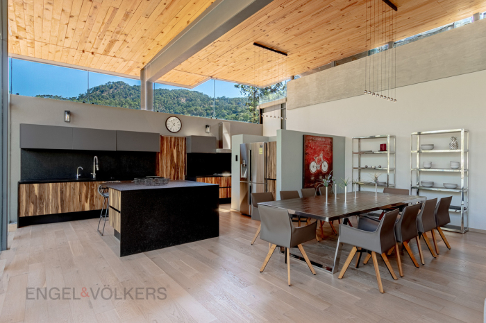 Venta De Fracción, Casa La Lagartija, Valle De Bravo.