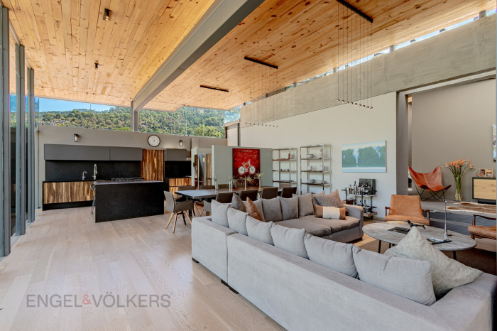 Venta De Fracción, Casa La Lagartija, Valle De Bravo.