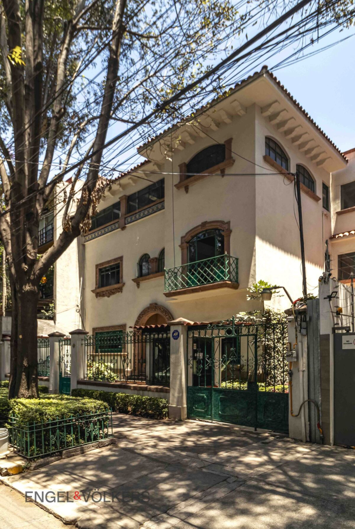 Casa en Venta en Polanco. Uso de Suelo para oficinas