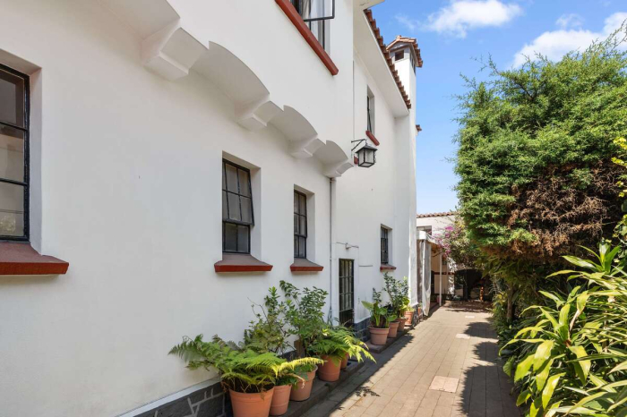 Casa En Renta Con Uso De Suelo En Lomas De Virreyes.