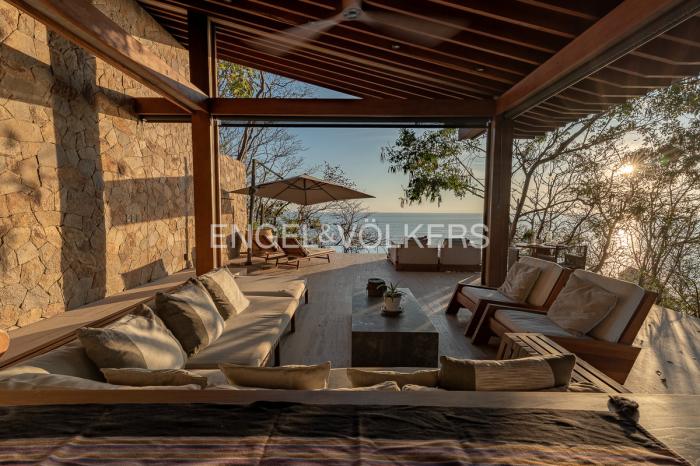 VENTA CASA CUACHALALA, MAZUNTE, OAXACA.