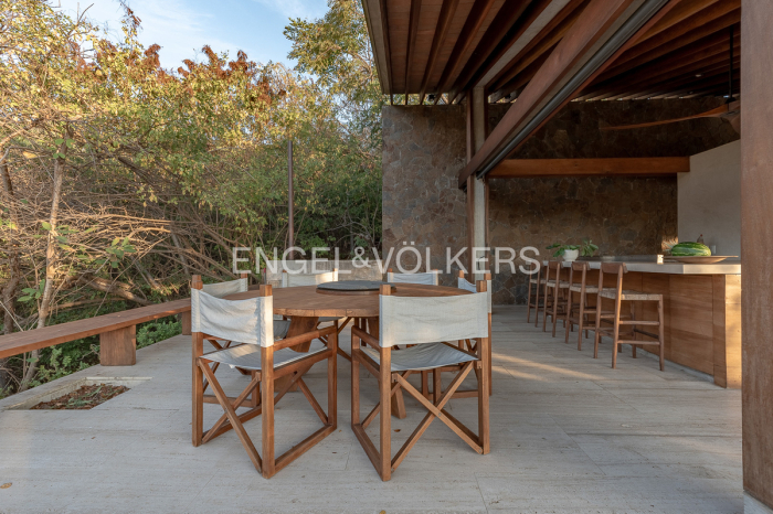 VENTA CASA CUACHALALA, MAZUNTE, OAXACA.