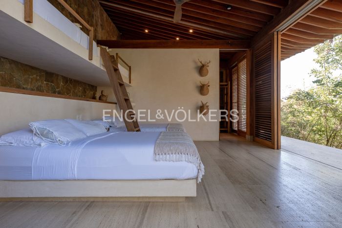 VENTA CASA CUACHALALA, MAZUNTE, OAXACA.