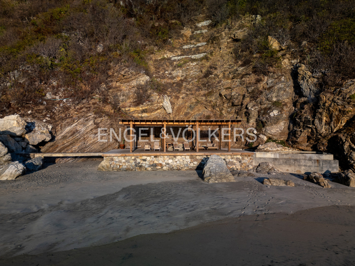 VENTA CASA CUACHALALA, MAZUNTE, OAXACA.