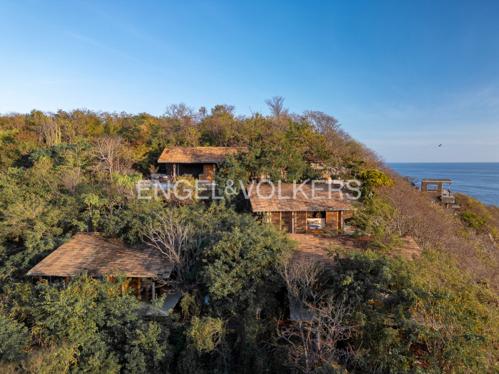 VENTA CASA CUACHALALA, MAZUNTE, OAXACA.