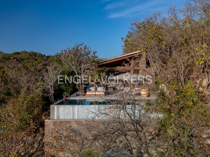 VENTA CASA CUACHALALA, MAZUNTE, OAXACA.
