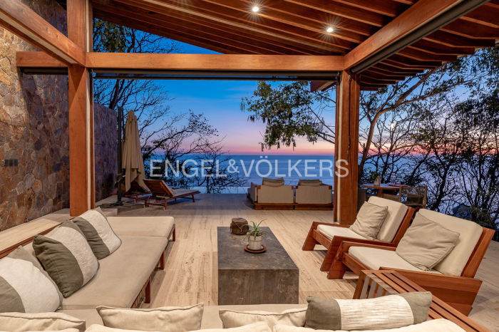 VENTA CASA CUACHALALA, MAZUNTE, OAXACA.