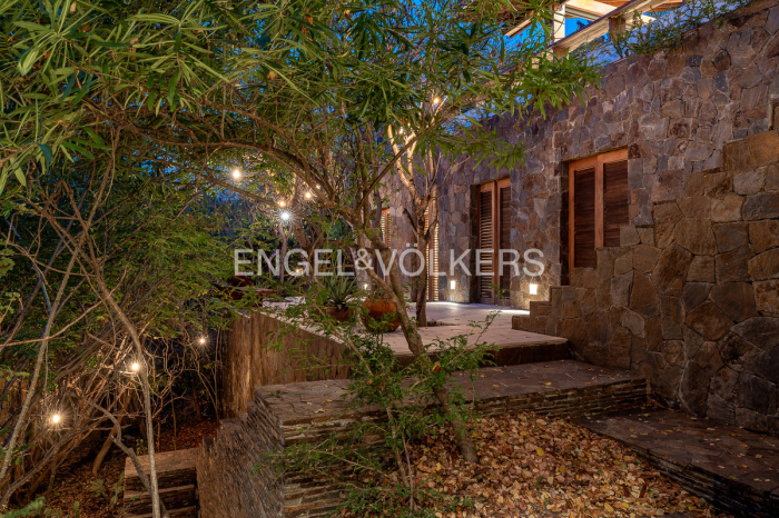 VENTA CASA CUACHALALA, MAZUNTE, OAXACA.