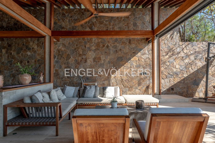 VENTA CASA CUACHALALA, MAZUNTE, OAXACA.