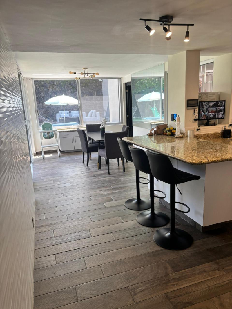 casa en renta Lomas de Tecamachalco en calle cerrada.