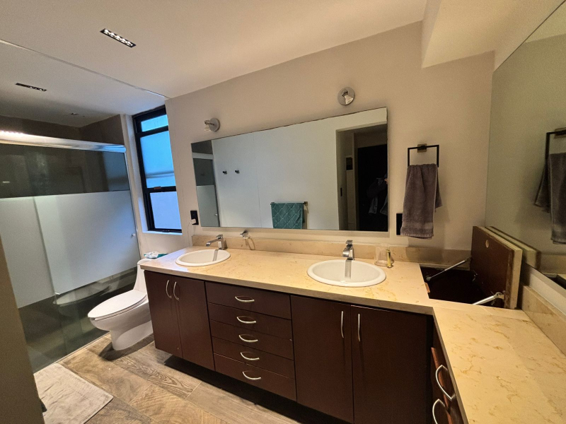 Casa En Renta Lomas De Tecamachalco En Calle Cerrada.