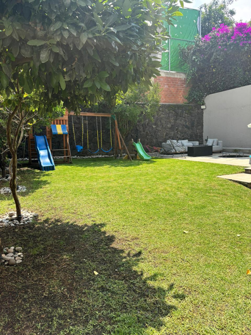 Casa En Renta Lomas De Tecamachalco En Calle Cerrada.