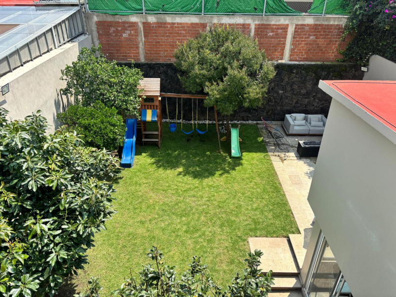 Casa En Renta Lomas De Tecamachalco En Calle Cerrada.