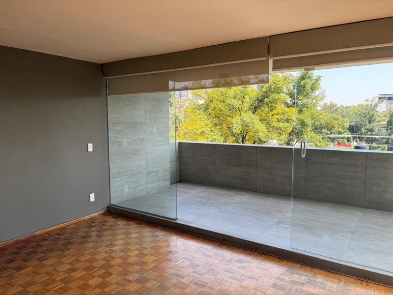 VENTA DEPARTAMENTO CONDESA, con terraza y espectacular vista verde.