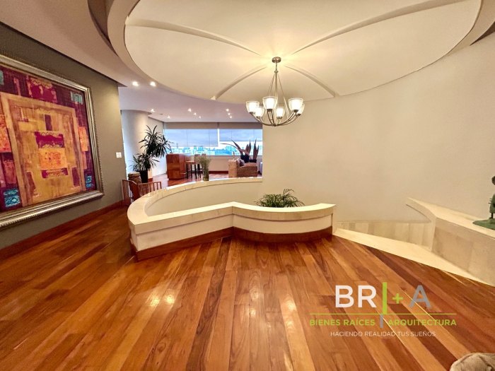 Departamento dos niveles en venta en Lomas Country Club