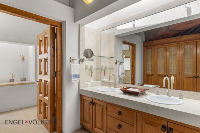 Casa En Venta En Valle De Bravo Con Vista Al Lago 