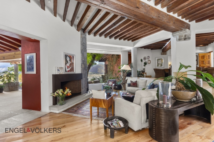 Casa En Venta En Valle De Bravo Con Vista Al Lago 