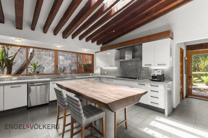 Casa En Venta En Valle De Bravo Con Vista Al Lago 