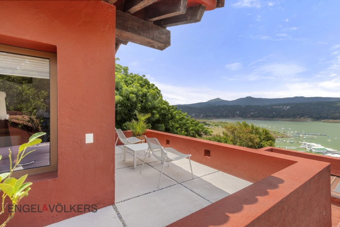 Casa En Venta En Valle De Bravo Con Vista Al Lago 