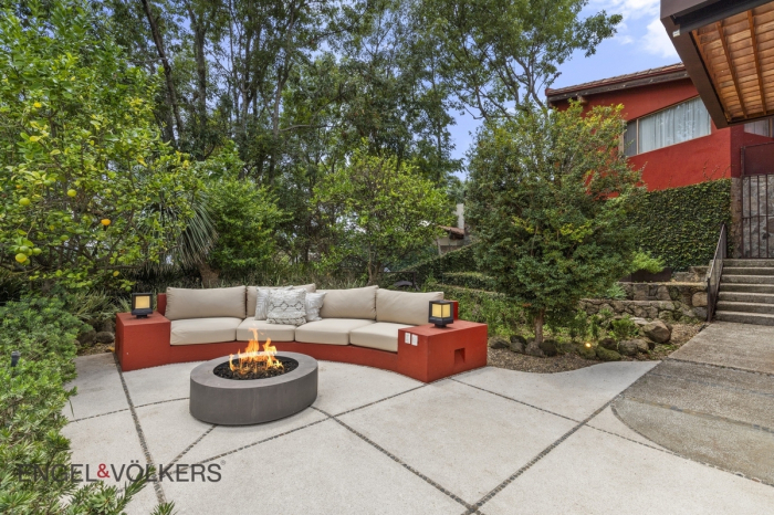 Casa En Venta En Valle De Bravo Con Vista Al Lago 