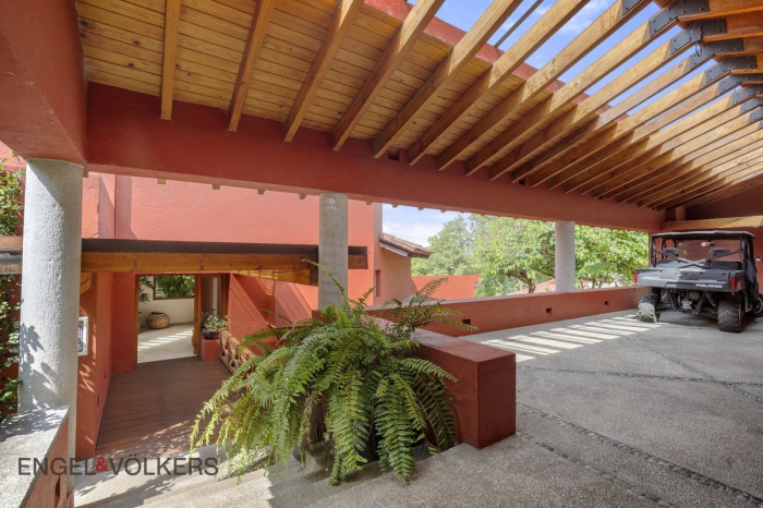 Casa En Venta En Valle De Bravo Con Vista Al Lago 