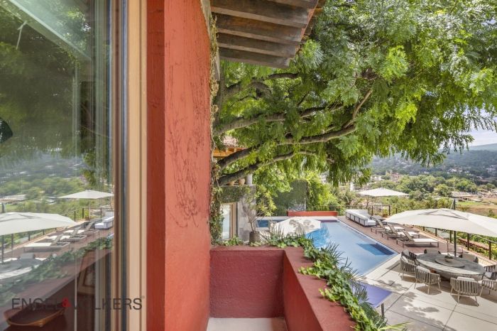 Casa En Venta En Valle De Bravo Con Vista Al Lago 
