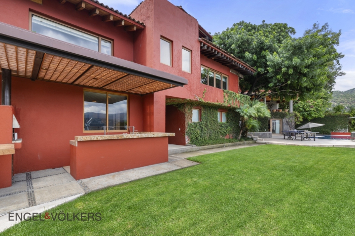 Casa En Venta En Valle De Bravo Con Vista Al Lago 