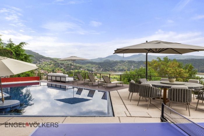 Casa En Venta En Valle De Bravo Con Vista Al Lago 