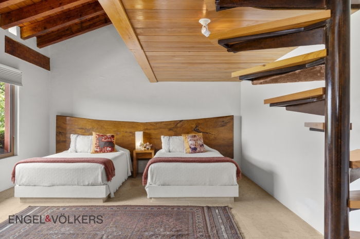 Casa En Venta En Valle De Bravo Con Vista Al Lago 