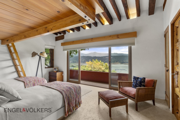 Casa En Venta En Valle De Bravo Con Vista Al Lago 