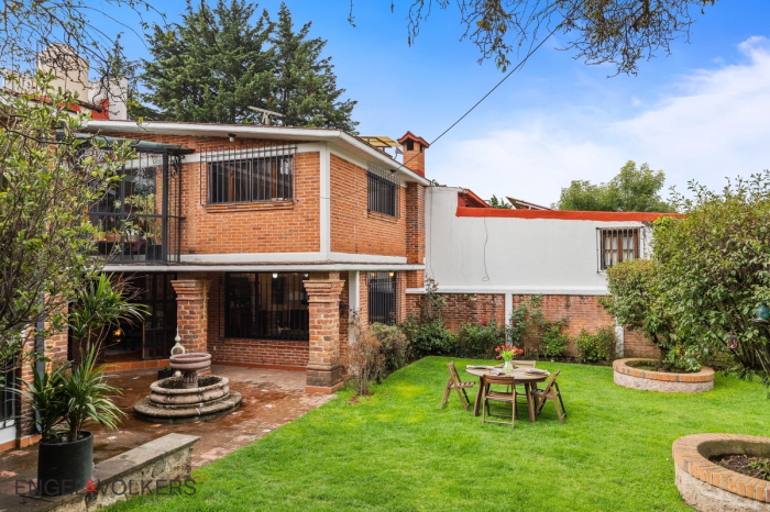 Casa En Venta Con Gran Jardin En Contadero