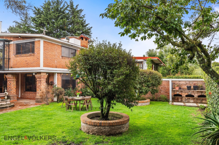 Casa En Venta Con Gran Jardin En Contadero