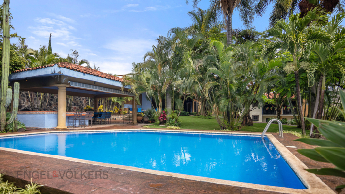 Casa En Venta En Fraccionamiento Lomas De Cocoyoc