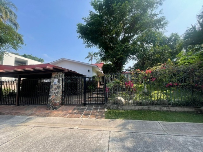 CASA EN FRACCIONAMIENTO, En VENTA, Club De Golf Los Tabachines, Cuernavaca, Morelos