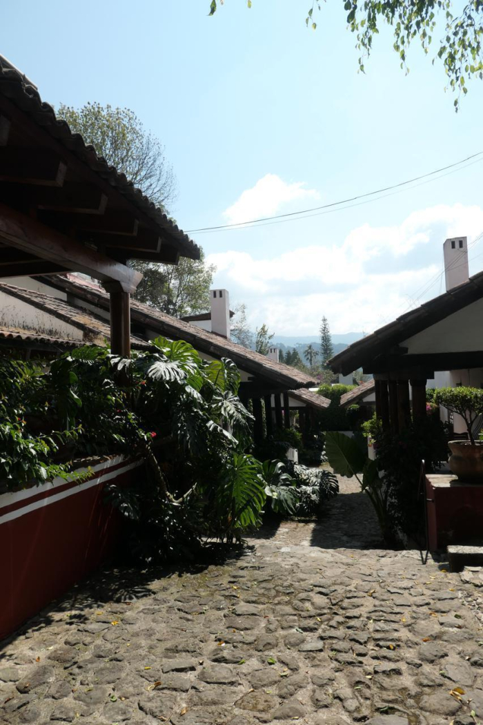 CASA EN CONDOMINIO, en RENTA, Santa María Ahuacatlán, Valle de Bravo, Edo. de México.