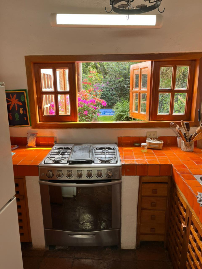 CASA EN CONDOMINIO, En RENTA, Santa María Ahuacatlán, Valle De Bravo, Edo. De México.