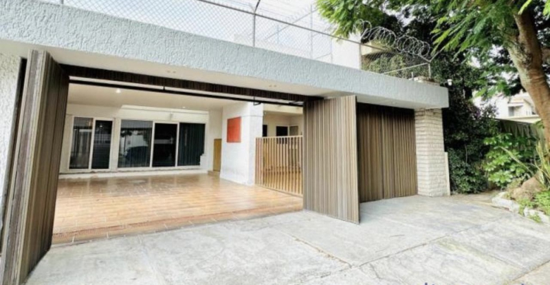 Casa En Venta En Fraccionamiento Prados De Providencia