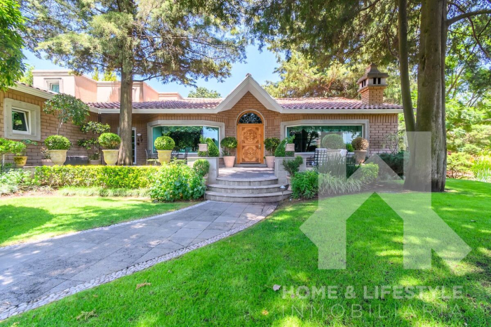 venta casa y terreno con amplio jardín en hacienda de valle escondido