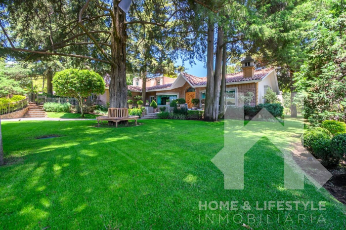 venta casa y terreno con amplio jardín en hacienda de valle escondido