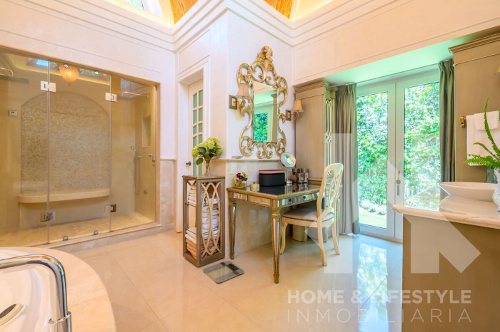 venta casa y terreno con amplio jardín en hacienda de valle escondido