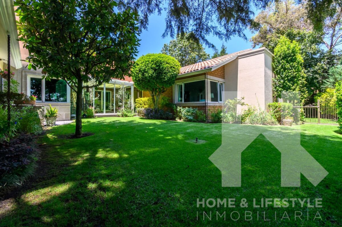 venta casa y terreno con amplio jardín en hacienda de valle escondido