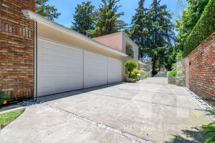 venta casa y terreno con amplio jardín en hacienda de valle escondido