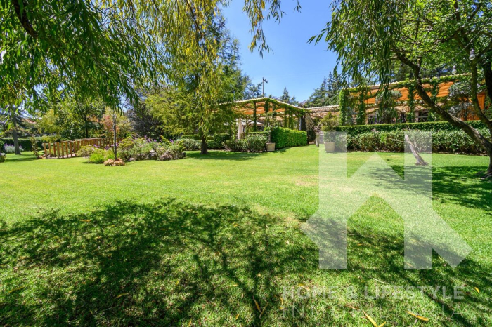 venta casa y terreno con amplio jardín en hacienda de valle escondido