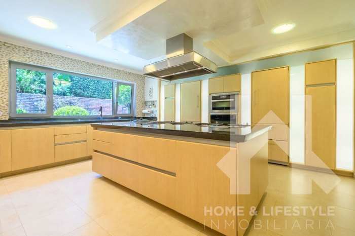 venta casa y terreno con amplio jardín en hacienda de valle escondido