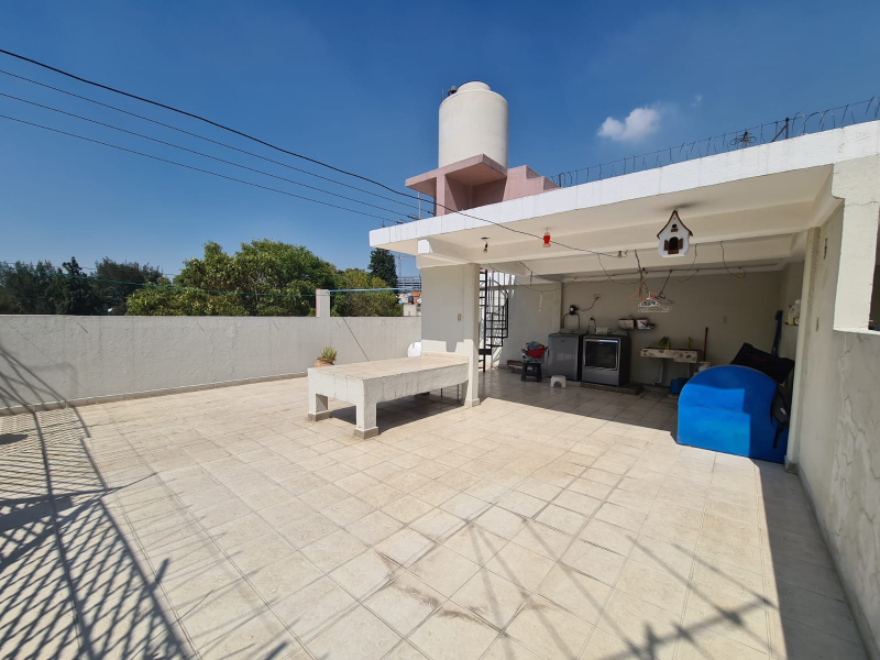 SE VENDE CASA CON LOCALES COMERCIALES EN GUSTAVO A. MADERO CDMX