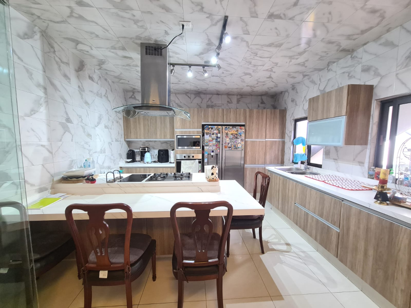 SE VENDE CASA CON LOCALES COMERCIALES EN GUSTAVO A. MADERO CDMX