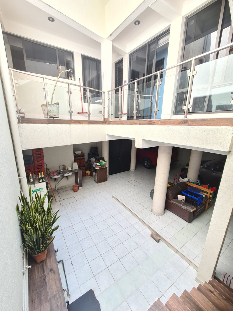 SE VENDE CASA CON LOCALES COMERCIALES EN GUSTAVO A. MADERO CDMX