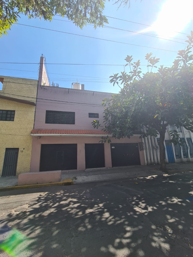 SE VENDE CASA CON LOCALES COMERCIALES EN GUSTAVO A. MADERO CDMX